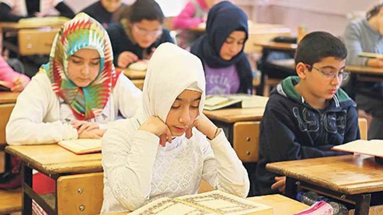 Estudiantes en escuela islámica 