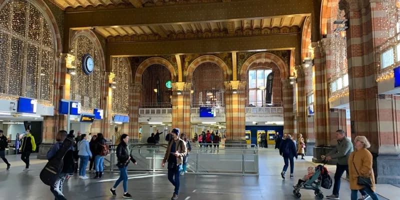 Amsterdam Centraal reabre el túnel oeste tras dos años de obras