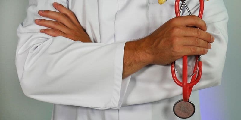 Cierre de consultorios Co-Med deja a miles sin médico de cabecera