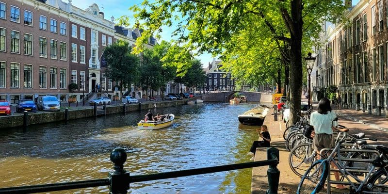 Canal en Ámsterdam