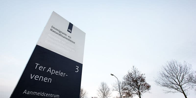 Cartel de entrada al registro de inmigración de Ter Apel