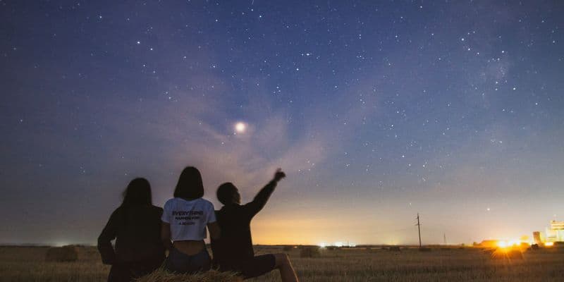 Lluvia de estrellas fugaces en el cielo holandés esta noche