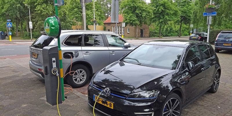 La meta de 1.9 millones de coches eléctricos para 2030 difícil de alcanzar