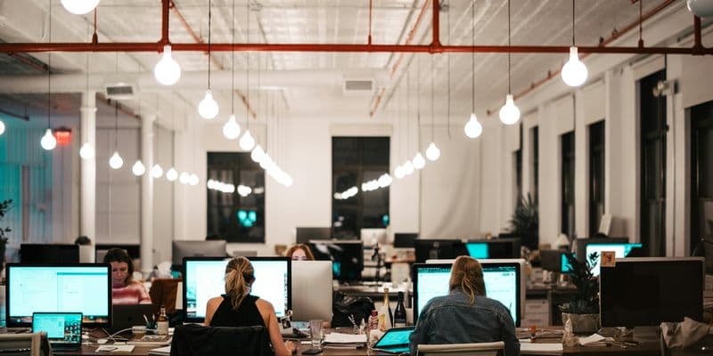 Empleados en oficina