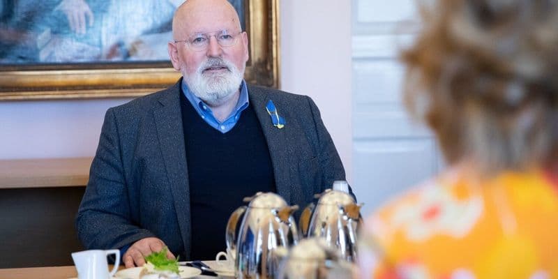1 año de prisión por amenazas a Frans Timmermans