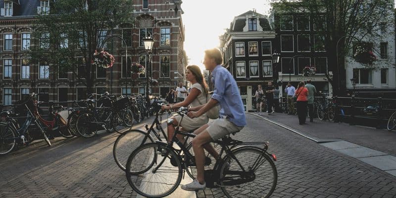 Gente en bicicleta en Holanda