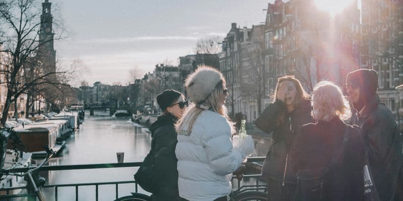 Grupo de gente en Ámsterdam