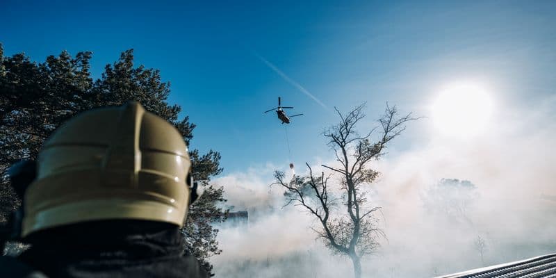 Incendio en T'Harde combatiéndose desde el aire y tierra