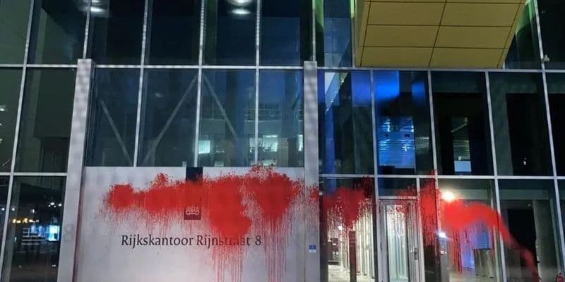 Protesta Pro-Palestina mancha de rojo el Ministerio de Asuntos Exteriores
