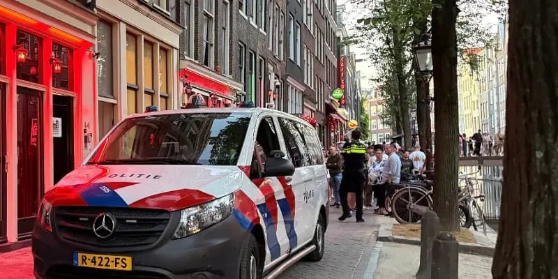 Policía en el Barrio Rojo de Ámsterdam