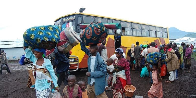 Refugiados en tránsito hasta Uganda