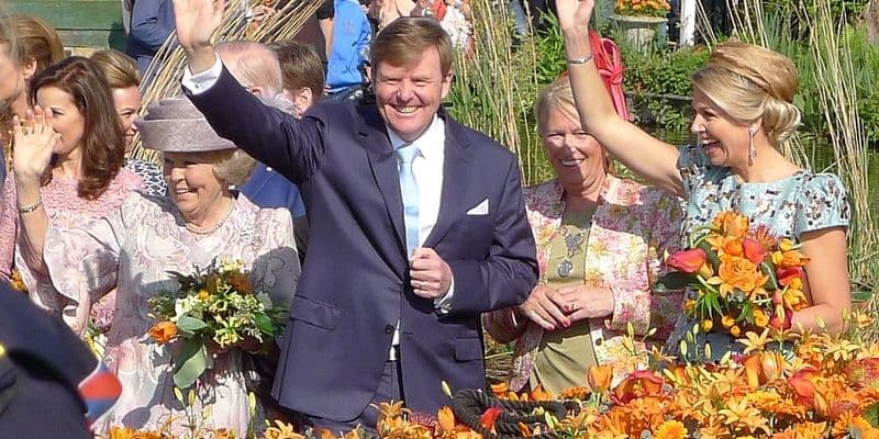El rey Willem-Alexander de los Países Bajosjunto con la reina Máxima en el Kingsday (día del rey)