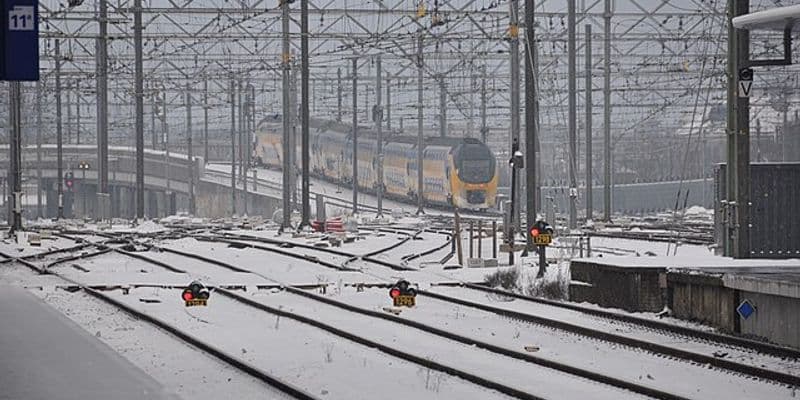 Utrecht Centraal Estación con nieve