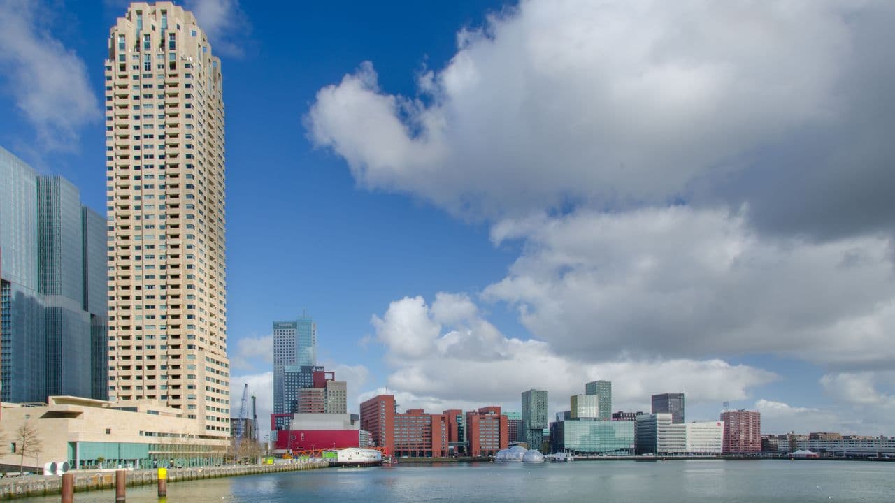 Edificios empresariales y una zona industrial en los Países Bajos