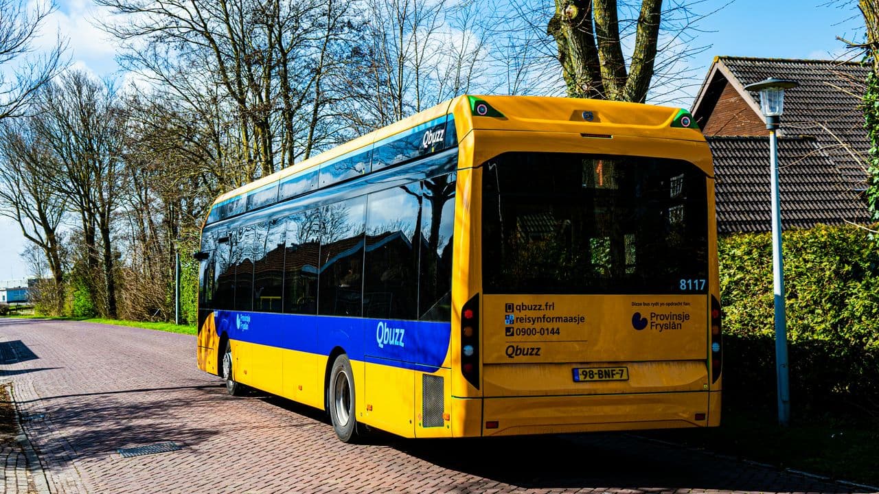 Autobús del transporte regional neerlandés