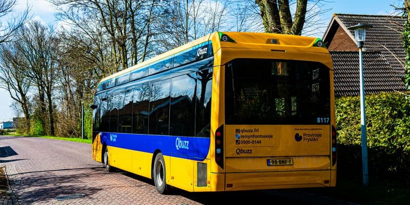 Autobús del transporte regional neerlandés