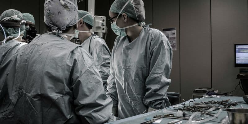 Equipo médico trabajando