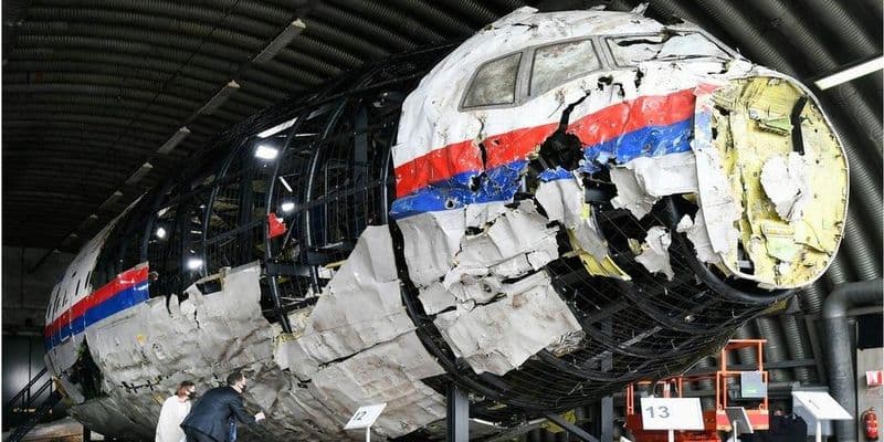 Restos del avión MH17