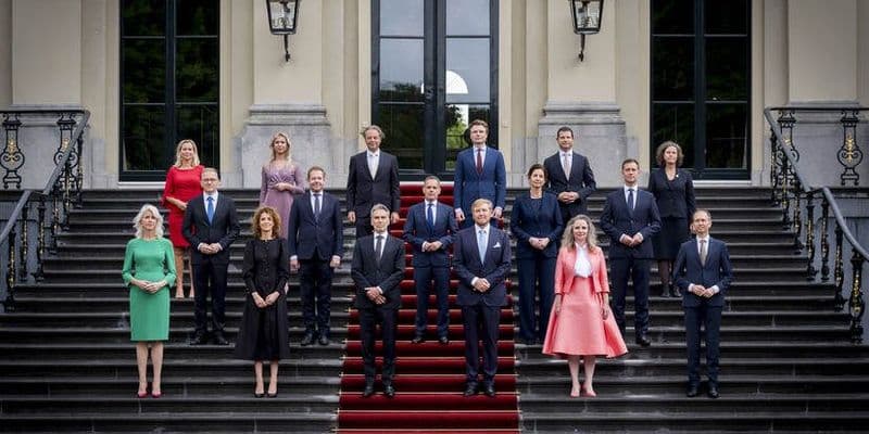 El nuevo gobierno holandés ya es oficial tras juramento del rey