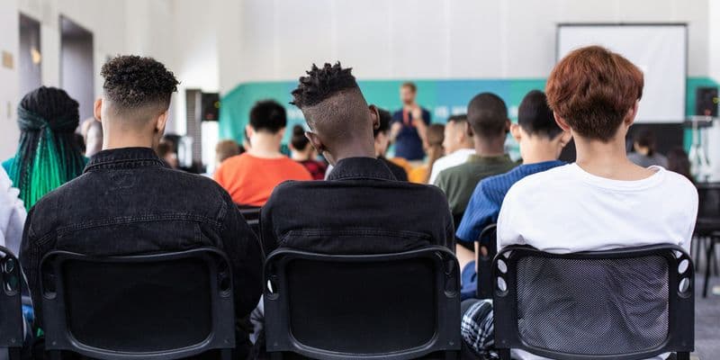 Adolescentes en la escuela
