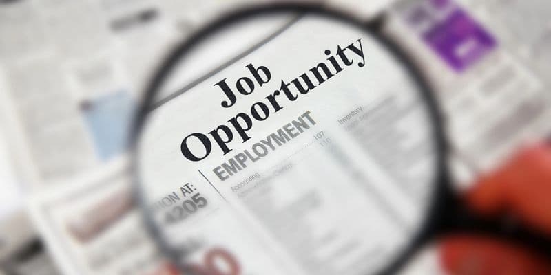 Oferta de empleo en un periódico