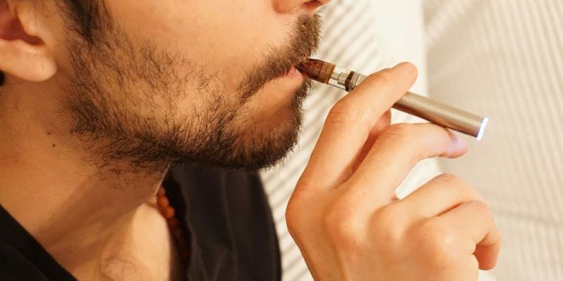 Países Bajos podría aumentar la edad mínima para fumar de 18 a 21 años