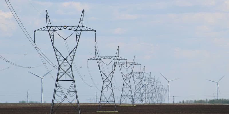 Los planes para ampliar la red eléctrica se retrasan hasta seis años